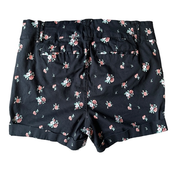 Torrid Shorts Black and Floral Size 16W - Picture 2 of 7